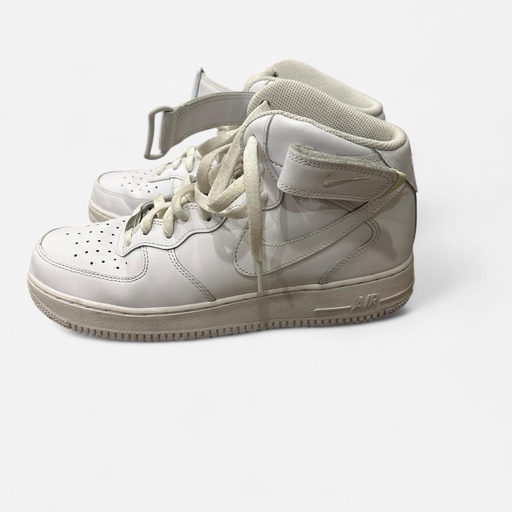 🚨 CLEARANCE 20$🚨 Nike White High-Top Sneakers - Picture 2 of 2